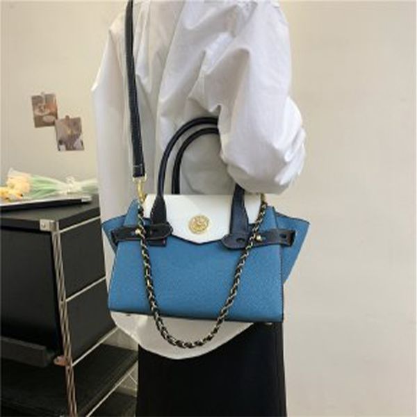 evening bags ladies tote bag contrasting color lock commuting autumn handbag large capacity pu leather shoulder zipper messenger 230817
evening bags ladies tote bag contrasting color lock commuting autumn handbag large capacity pu leather shoulder zipper messenger 230817