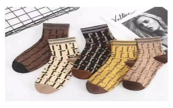 highquality designer luxury knitted women039s socks winter fashion warm and comfortable 5 pairs of gift box packaging4055467, Black;white 
highquality designer luxury knitted women039s socks winter fashion warm and comfortable 5 pairs of gift box packaging4055467, Black;white