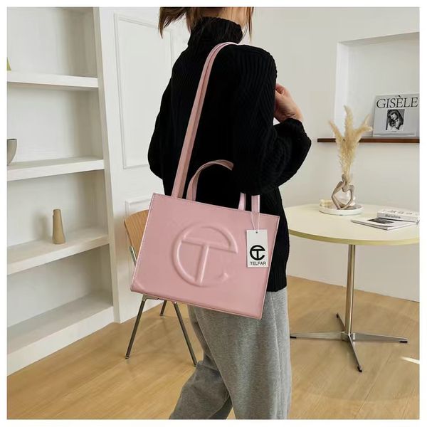 designer bag tote bag classic fashion handbag two sizes new all-shoulder crossbody bag material bag womens handbag fast shipping drop shippi
designer bag tote bag classic fashion handbag two sizes new all-shoulder crossbody bag material bag womens handbag fast shipping drop shippi