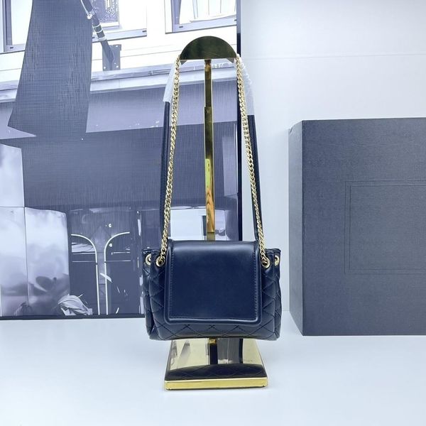 designer bag shoulder bag luxury leather mini handbag chain bag women's flip checked velvet purse letter logo solid color purse
designer bag shoulder bag luxury leather mini handbag chain bag women's flip checked velvet purse letter logo solid color purse