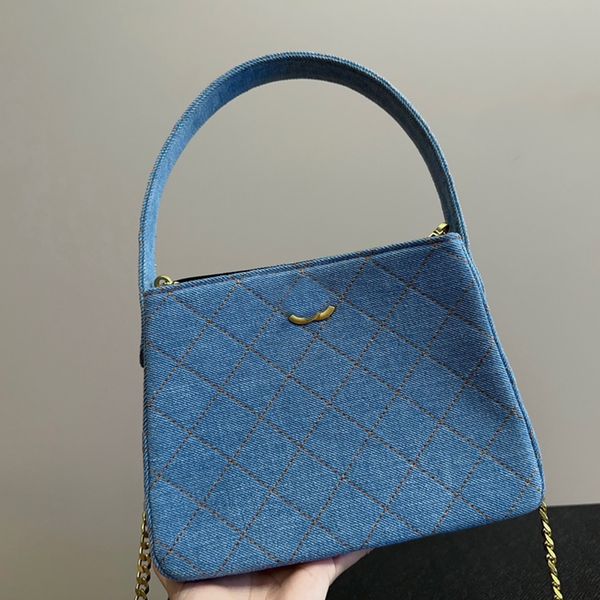 stylish women underarm bag shoulder bag denim bag leather diamond gold metal luxury handbag matelasse chain diagonal bag mobile phone sacoch
stylish women underarm bag shoulder bag denim bag leather diamond gold metal luxury handbag matelasse chain diagonal bag mobile phone sacoch