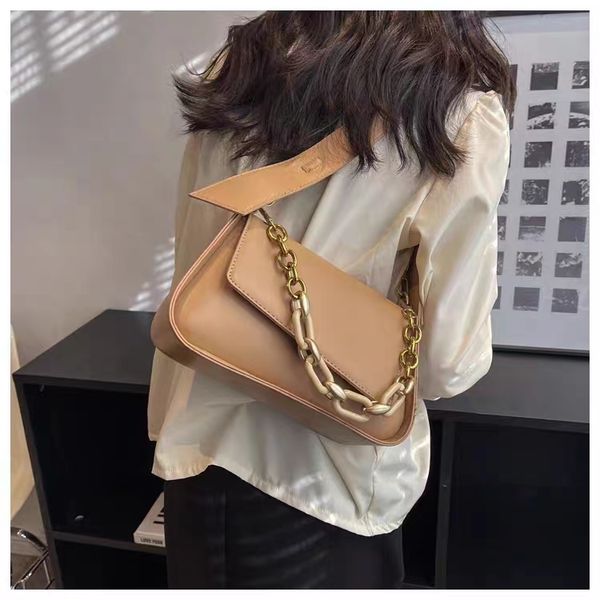 designer bag large capacity bag new fashion crossbody bag popular chain one shoulder underarm small square bag
designer bag large capacity bag new fashion crossbody bag popular chain one shoulder underarm small square bag