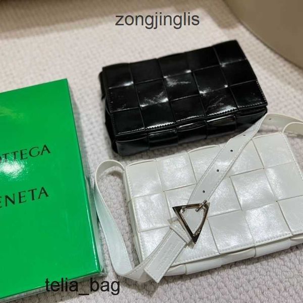 crossbody ladies classic bags cassettes 2023 fashion hand bottegaas woven pillow designer leather triangle shoulder bag tabby venetaas handp
crossbody ladies classic bags cassettes 2023 fashion hand bottegaas woven pillow designer leather triangle shoulder bag tabby venetaas handp