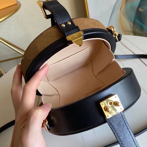 10a designer spring and summer leather women bags luxury designer letter print splicing large capacity shopping bags handbag shoulder crossb
10a designer spring and summer leather women bags luxury designer letter print splicing large capacity shopping bags handbag shoulder crossb