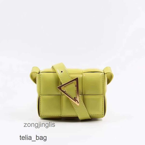 cassettes lady's hand woven bottegaas cabbage womven venetaas mini 2023 classic bag handbag shoulder designer basket bags messenger cro
cassettes lady's hand woven bottegaas cabbage womven venetaas mini 2023 classic bag handbag shoulder designer basket bags messenger cro
