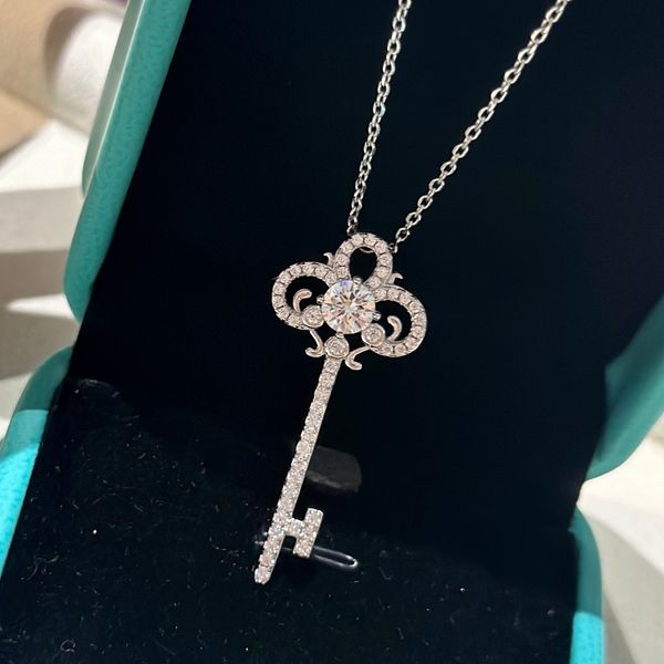 luxury pendant necklace woven brand designer s925 sterling silver full crystal key flower charm necklace for women with box jewelry
luxury pendant necklace woven brand designer s925 sterling silver full crystal key flower charm necklace for women with box jewelry