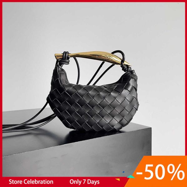 woven bag leather sardine bag niche design metal half moon handle dumpling bag one shoulder cross body handbag
woven bag leather sardine bag niche design metal half moon handle dumpling bag one shoulder cross body handbag