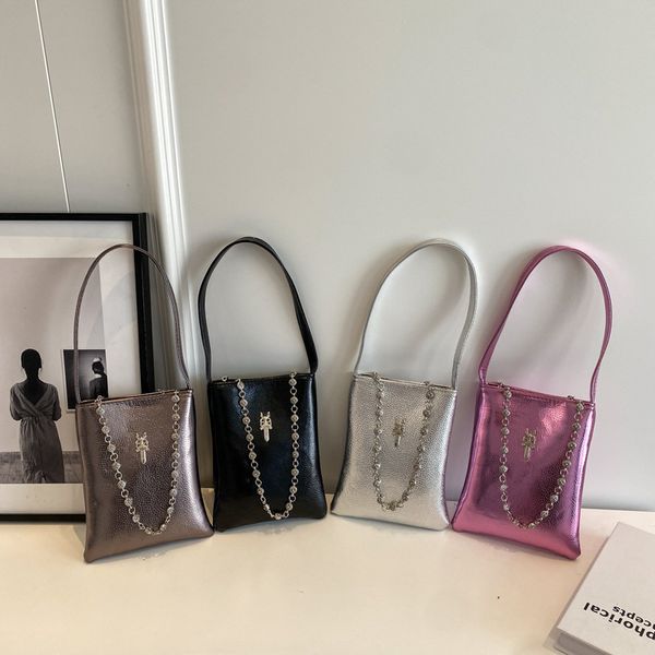 wholesale ladies shoulder bags 4 colors street personality silver metal decorative women handbags niche design solid color leather handbag fashion chain bag 7529#, Image colors
wholesale ladies shoulder bags 4 colors street personality silver metal decorative women handbags niche design solid color leather handbag fashion chain bag 7529#, Image colors