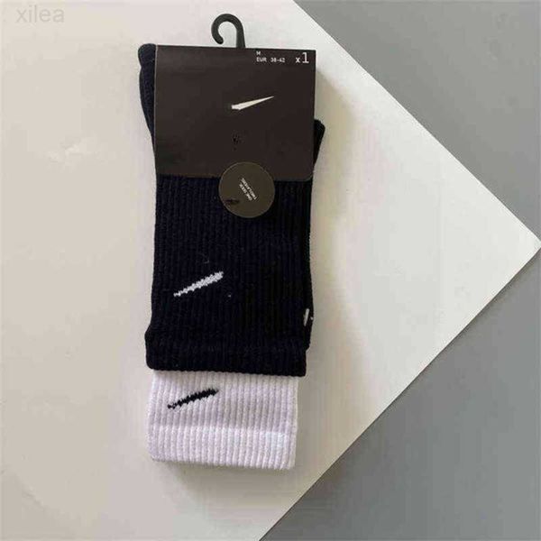 classic fashion men socks hook brand color stitched men's women's long tube sports training sock street couple middle tubes luxury, Black
classic fashion men socks hook brand color stitched men's women's long tube sports training sock street couple middle tubes luxury, Black