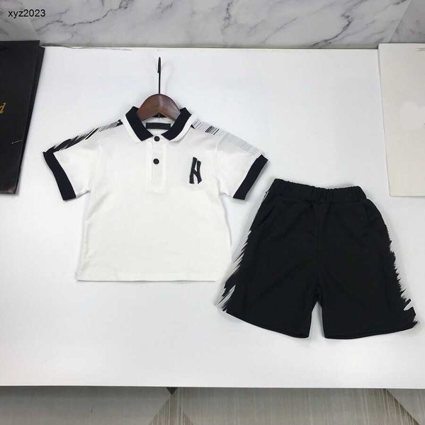 23ss kids designer clothes tracksuits child sets baby products size 90-160 cm 2pcs embroidered logo on chest lapel t-shirt and shorts june27, White
23ss kids designer clothes tracksuits child sets baby products size 90-160 cm 2pcs embroidered logo on chest lapel t-shirt and shorts june27, White