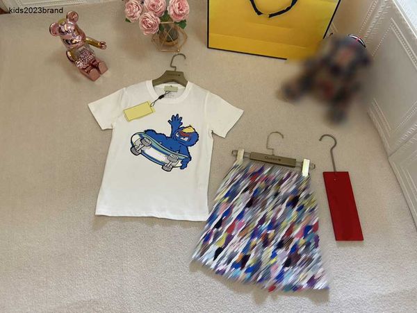 designer baby clothes tracksuits kids suit 2pcs cartoon skateboard pattern t-shirt and colorful letter printed shorts june23, White
designer baby clothes tracksuits kids suit 2pcs cartoon skateboard pattern t-shirt and colorful letter printed shorts june23, White