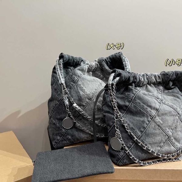 denim bag gradient chain bag size 36.36cm. small size 31.30cm 23bags
denim bag gradient chain bag size 36.36cm. small size 31.30cm 23bags