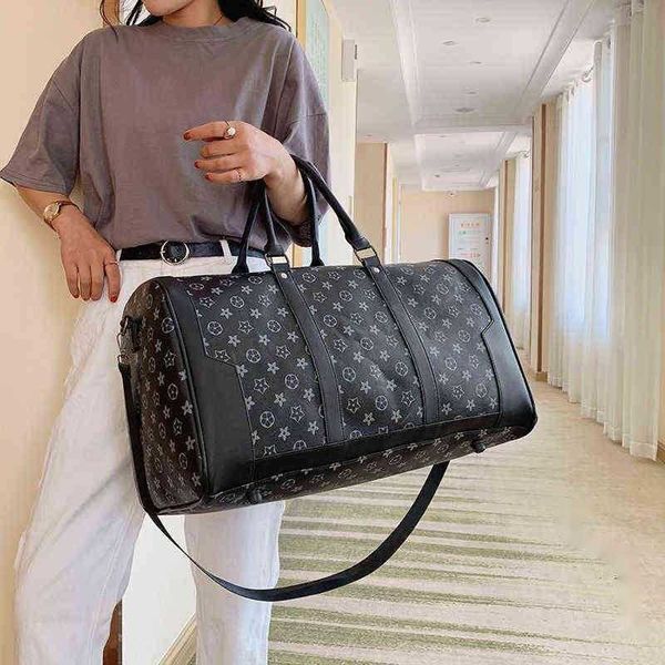 chic travel bag fashion business duffle bags large capacity luggage pouch short distance boarding fitness single shoulder messenger handbag
chic travel bag fashion business duffle bags large capacity luggage pouch short distance boarding fitness single shoulder messenger handbag