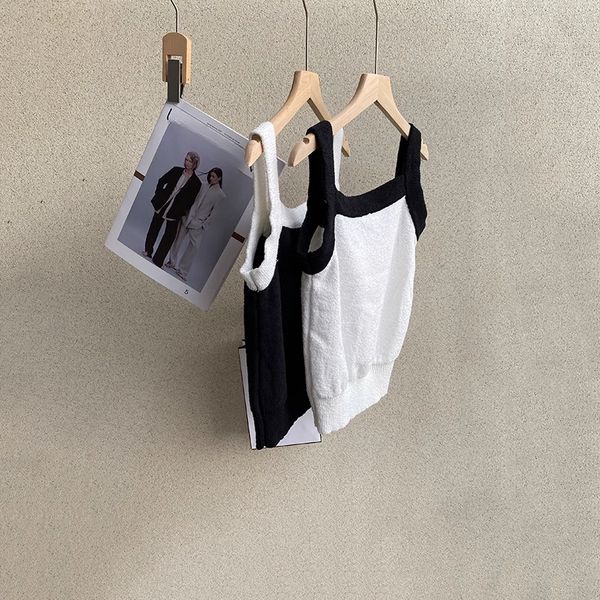 2023 summer black contrast color embroidery knitted camisole spaghetti strap square neck knitted classic casual 3g172350, White
2023 summer black contrast color embroidery knitted camisole spaghetti strap square neck knitted classic casual 3g172350, White