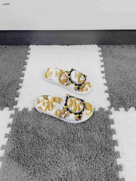 23ss designer slides fashion kids sandals gold flower print baby slippers size 26-35 summer child shoes box packaging june25, Black;grey
23ss designer slides fashion kids sandals gold flower print baby slippers size 26-35 summer child shoes box packaging june25, Black;grey