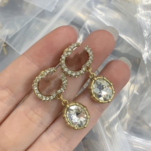 luxury stud earring double letter g logo earing women hoop designer jewelry ggity crystal pearl earrings woman 6655, Golden;silver
luxury stud earring double letter g logo earing women hoop designer jewelry ggity crystal pearl earrings woman 6655, Golden;silver