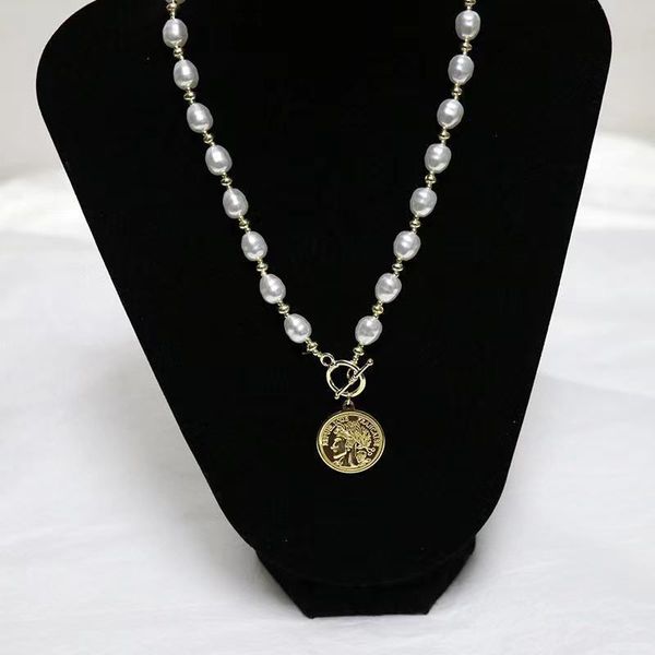 niche design retro baroque pearl necklace, portrait coin pendant, fashionable temperament, sweater chain, ot buckle designer bag, Silver
niche design retro baroque pearl necklace, portrait coin pendant, fashionable temperament, sweater chain, ot buckle designer bag, Silver