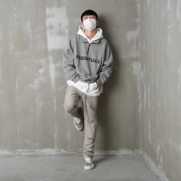 ess hoodie fog feel of god double thread essentials letter half zipper high collar loose high street plush sweater, Black
ess hoodie fog feel of god double thread essentials letter half zipper high collar loose high street plush sweater, Black