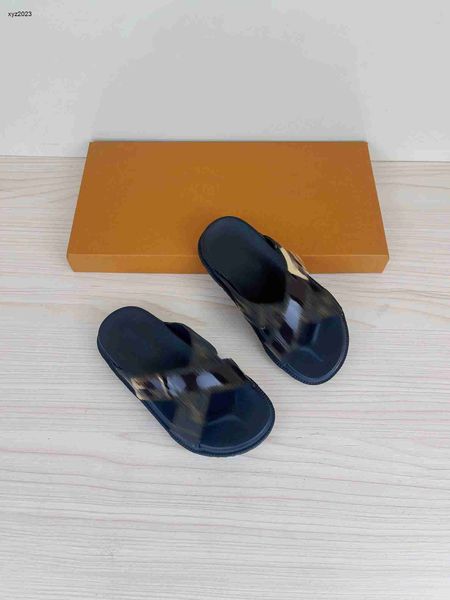 23ss designer slides fashion kids sandals metal logo decoration baby slippers size 26-35 summer child shoes box packaging june25, Black;grey
23ss designer slides fashion kids sandals metal logo decoration baby slippers size 26-35 summer child shoes box packaging june25, Black;grey