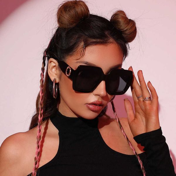 new fashionable large box metal stripe ins network red show trend sunglasses, White;black
new fashionable large box metal stripe ins network red show trend sunglasses, White;black