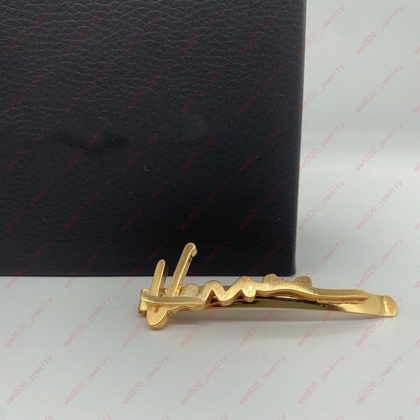 designer brass material, plain color alphabet hair clips & barrettes, fashion side clips, christmas, valentine's day, thanksgiving, eas, Golden;silver
designer brass material, plain color alphabet hair clips & barrettes, fashion side clips, christmas, valentine's day, thanksgiving, eas, Golden;silver