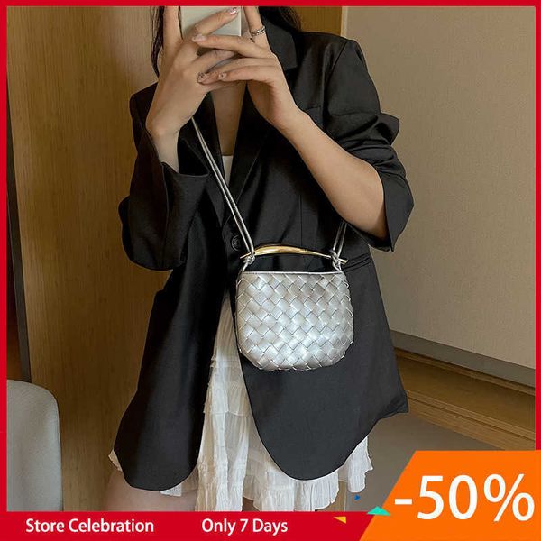fashionable spliced woven handheld bag for women's simple casual small square bag 2023 versatile and popular crossbody bag2
fashionable spliced woven handheld bag for women's simple casual small square bag 2023 versatile and popular crossbody bag2