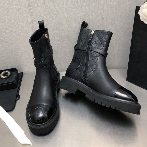 lambskin womens chunky heels 5cm ankle boots with zippers rubber sole quilted texture matelasse 23ssf/w snow western motorcycle casual shoe, Black
lambskin womens chunky heels 5cm ankle boots with zippers rubber sole quilted texture matelasse 23ssf/w snow western motorcycle casual shoe, Black