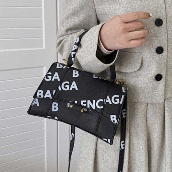 hourglass luxury women's fashion bag female mini handbags brand designer totes evening bags women man small square pack ladies handbag, Black;red
hourglass luxury women's fashion bag female mini handbags brand designer totes evening bags women man small square pack ladies handbag, Black;red