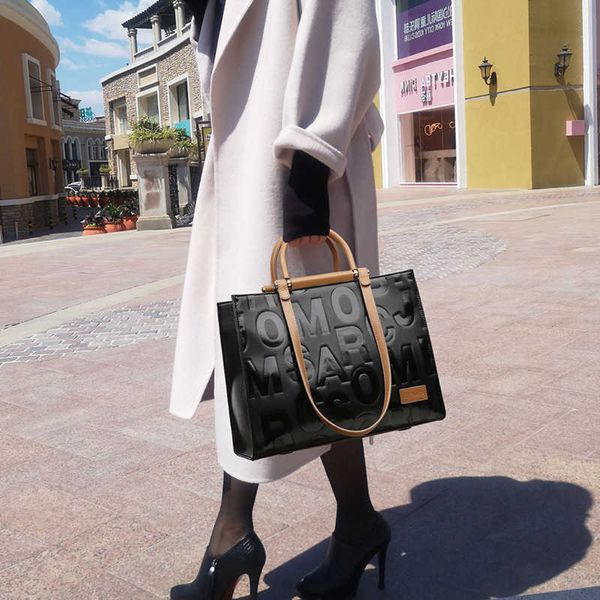 women's bag autumn and winter women's bag large capacity messenger bag new popular bag letter one shoulder portable fashion 230815
women's bag autumn and winter women's bag large capacity messenger bag new popular bag letter one shoulder portable fashion 230815