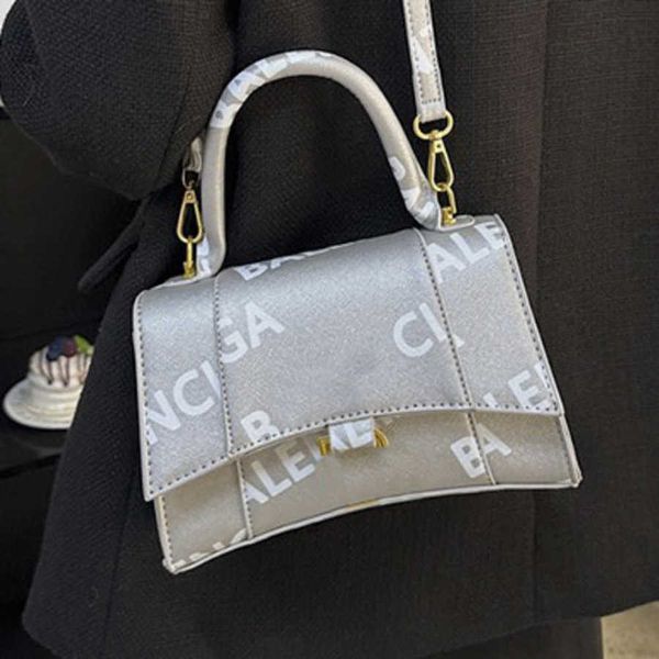 luxury women's classic hourglass bag female mini handbags letter b brand designer totes evening bags women man small square pack ladies
luxury women's classic hourglass bag female mini handbags letter b brand designer totes evening bags women man small square pack ladies
