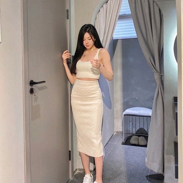 womens knitted feni two piece dress ff endi full letters relief knitting vest and half dresses sets women designer hip wrap fashion slim fit, White
womens knitted feni two piece dress ff endi full letters relief knitting vest and half dresses sets women designer hip wrap fashion slim fit, White