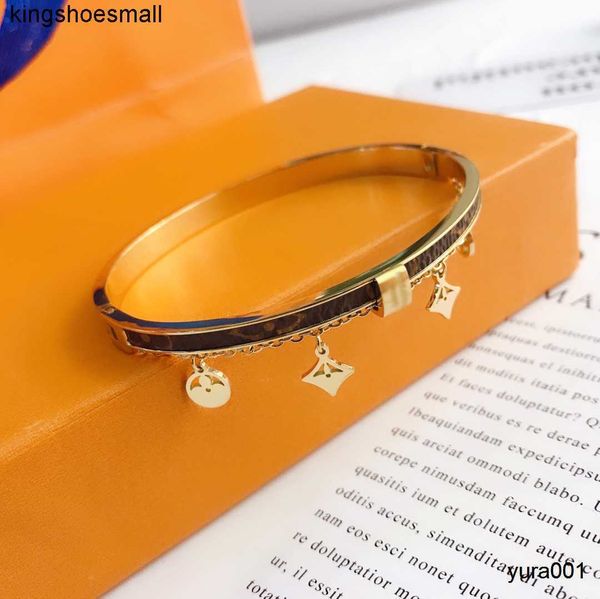 new style bracelets women bangle designer letter jewelry faux leather 18k gold plated stainless steel wristband cuff fashion jewelry accesso, Black
new style bracelets women bangle designer letter jewelry faux leather 18k gold plated stainless steel wristband cuff fashion jewelry accesso, Black