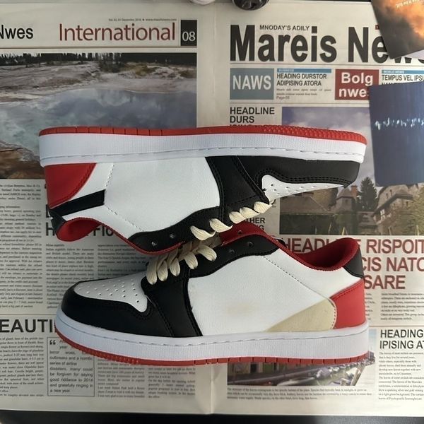 classic 1s low basket shoes designer sneakers comfortable men women lace-up leather casual flats outdoor non-slip trainers 36-44, Black
classic 1s low basket shoes designer sneakers comfortable men women lace-up leather casual flats outdoor non-slip trainers 36-44, Black