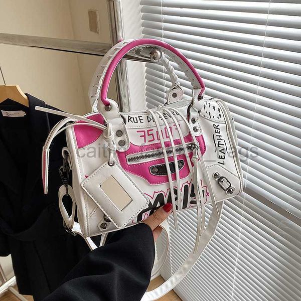 designer bag locomotive 2023 new graffiti personalized tassel niche design handheld women's fashion designer bag caitlin_fashion_bags
designer bag locomotive 2023 new graffiti personalized tassel niche design handheld women's fashion designer bag caitlin_fashion_bags