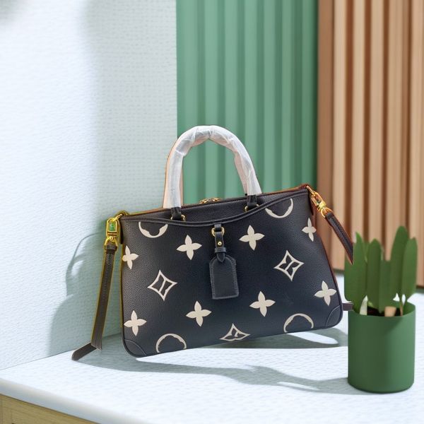brand retro large capacity handbag 2023 new cowhide black women's handheld one shoulder crossbody bag daily business computer bag activ
brand retro large capacity handbag 2023 new cowhide black women's handheld one shoulder crossbody bag daily business computer bag activ