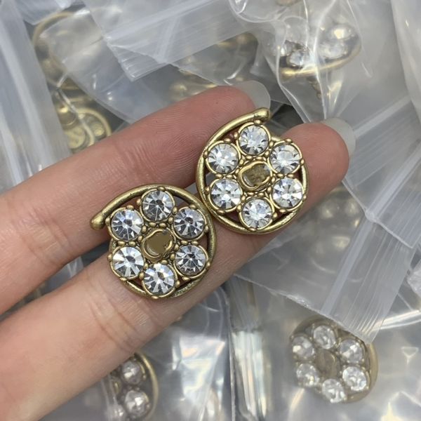 earrings women designer double letter stud ggity luxury geometric crystal heart-shaped couple earrings for lady party wedding kg6d, Golden;silver
earrings women designer double letter stud ggity luxury geometric crystal heart-shaped couple earrings for lady party wedding kg6d, Golden;silver