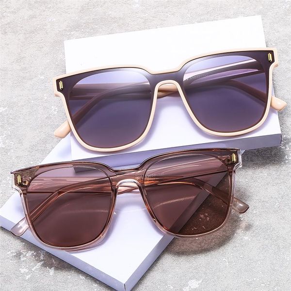 fashion pilot polarized sunglasses for men women metal frame mirror polaroid lenses driver sun glasses with brown cases and box 82298j, White;black
fashion pilot polarized sunglasses for men women metal frame mirror polaroid lenses driver sun glasses with brown cases and box 82298j, White;black