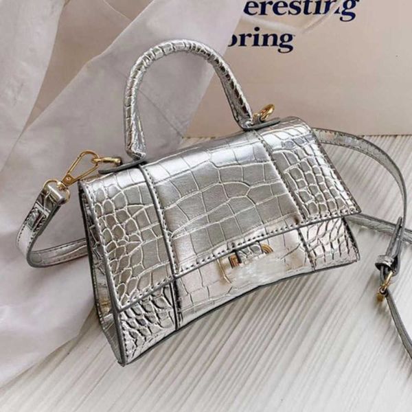 hourglass fashion women's luxury bag female mini handbags brand designer totes evening bags women man casual backpack small square pack
hourglass fashion women's luxury bag female mini handbags brand designer totes evening bags women man casual backpack small square pack