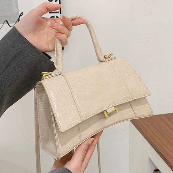 classic luxury women's hourglass bag female mini handbags letter b brand designer totes evening bags women man small square pack ladies
classic luxury women's hourglass bag female mini handbags letter b brand designer totes evening bags women man small square pack ladies