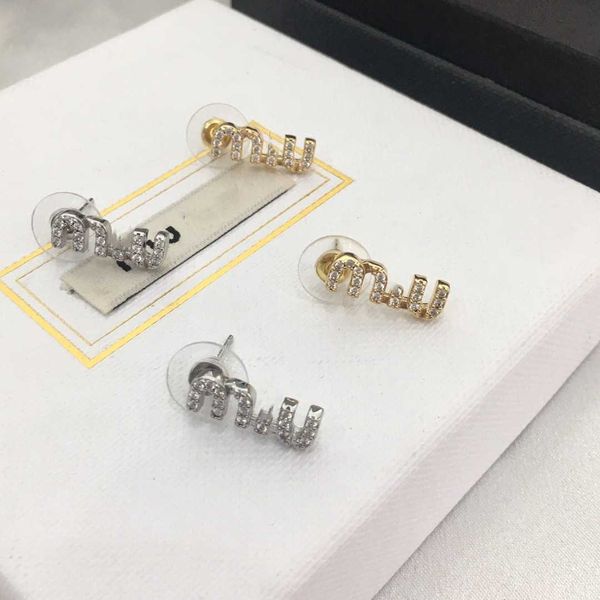 brand designer miumiu fashion earrings letter for women advanced sense and individualized temperament brass gold plated diamond earrings acc, Golden
brand designer miumiu fashion earrings letter for women advanced sense and individualized temperament brass gold plated diamond earrings acc, Golden