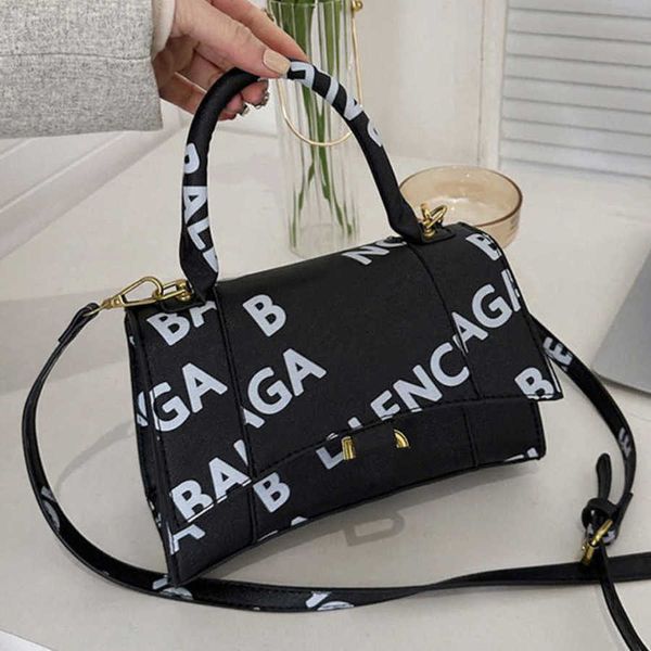 classic luxury women's hourglass bag female mini handbags letter b brand designer totes evening bags women man small square pack ladies, Black;red
classic luxury women's hourglass bag female mini handbags letter b brand designer totes evening bags women man small square pack ladies, Black;red