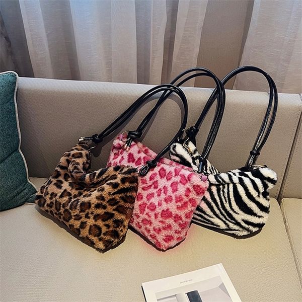 evening bag 's faux fur leopard print designer handbag soft plush handbags and purse tote bag ladies female shoulder clutch 230816
evening bag 's faux fur leopard print designer handbag soft plush handbags and purse tote bag ladies female shoulder clutch 230816