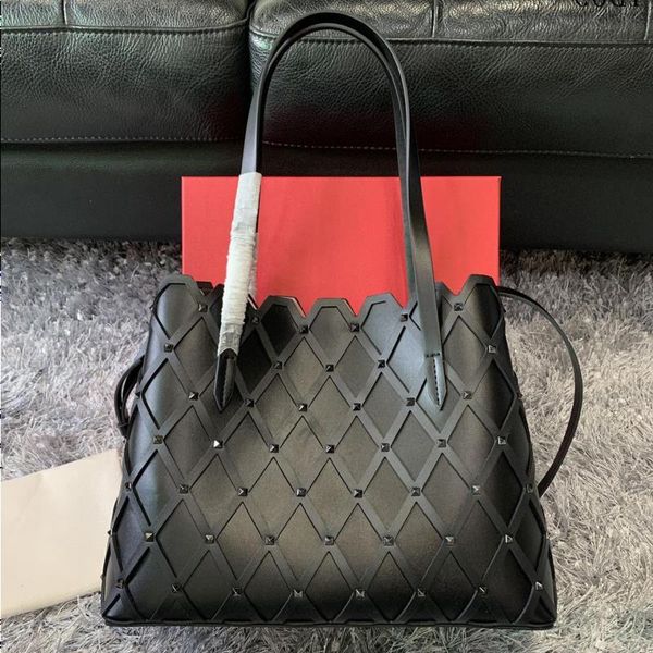 luxury women bags designer handbag tote bag large capacity diamond check pattern studded trim with a design touch fashion bags
luxury women bags designer handbag tote bag large capacity diamond check pattern studded trim with a design touch fashion bags