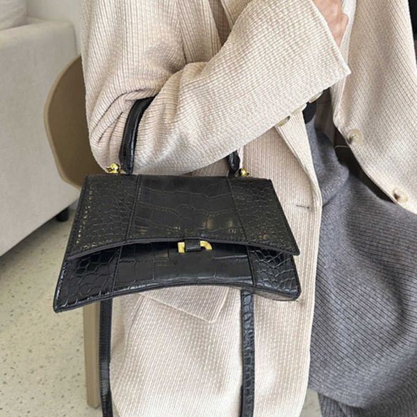 hourglass luxury classic women's bag female mini handbags brand designer totes evening bags women man small square pack ladies handbag
hourglass luxury classic women's bag female mini handbags brand designer totes evening bags women man small square pack ladies handbag