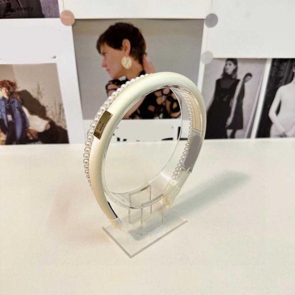 women headbands designer hair jewelry shiny gold brand hair band fashion pearl beading headwear #including box, Silver
women headbands designer hair jewelry shiny gold brand hair band fashion pearl beading headwear #including box, Silver