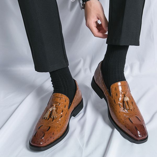 dress shoes high grade leather shoes summer breathable men's business outdoor fashion simple casual work 230816, Black
dress shoes high grade leather shoes summer breathable men's business outdoor fashion simple casual work 230816, Black