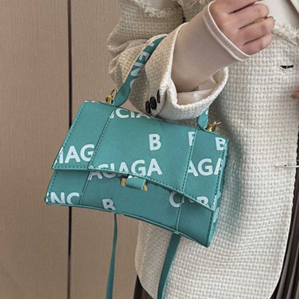 hourglass luxury fashion women's bag female mini handbags brand designer totes evening bags women man casual backpack small square pack
hourglass luxury fashion women's bag female mini handbags brand designer totes evening bags women man casual backpack small square pack