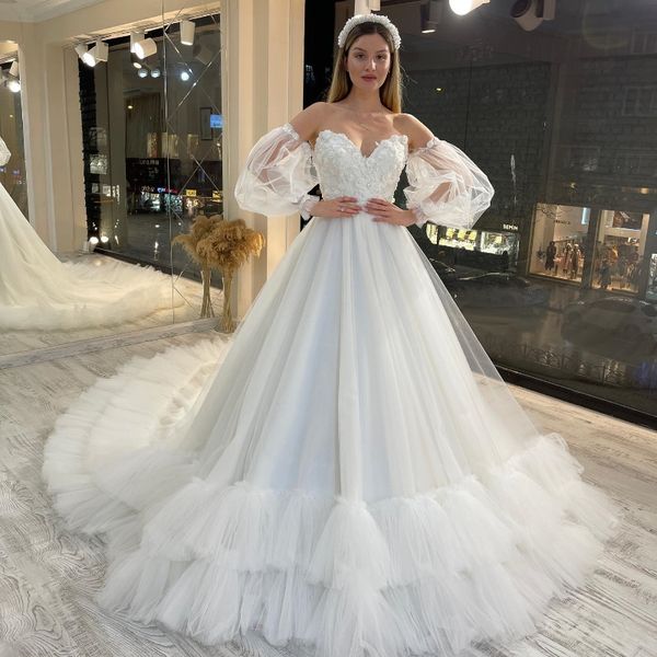 white sweetheart neck long sleeved lace up ball gown wedding dress 2023 luxury lace tull tiered royal train vintage bridal gown
white sweetheart neck long sleeved lace up ball gown wedding dress 2023 luxury lace tull tiered royal train vintage bridal gown