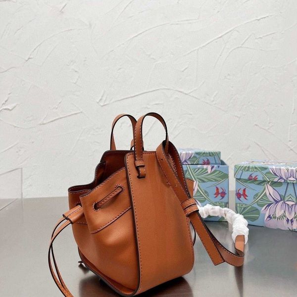 designer women's bag hammocks handbag leather hand tote lowe fashion single shoulder crossbody all-fit large capacity shopping bag
designer women's bag hammocks handbag leather hand tote lowe fashion single shoulder crossbody all-fit large capacity shopping bag