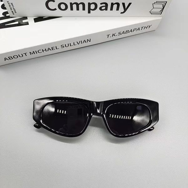 fashionable bb sunglasses for men and women, cat eye panel decoration designer glasses, travel sun protection glasses, White;black
fashionable bb sunglasses for men and women, cat eye panel decoration designer glasses, travel sun protection glasses, White;black